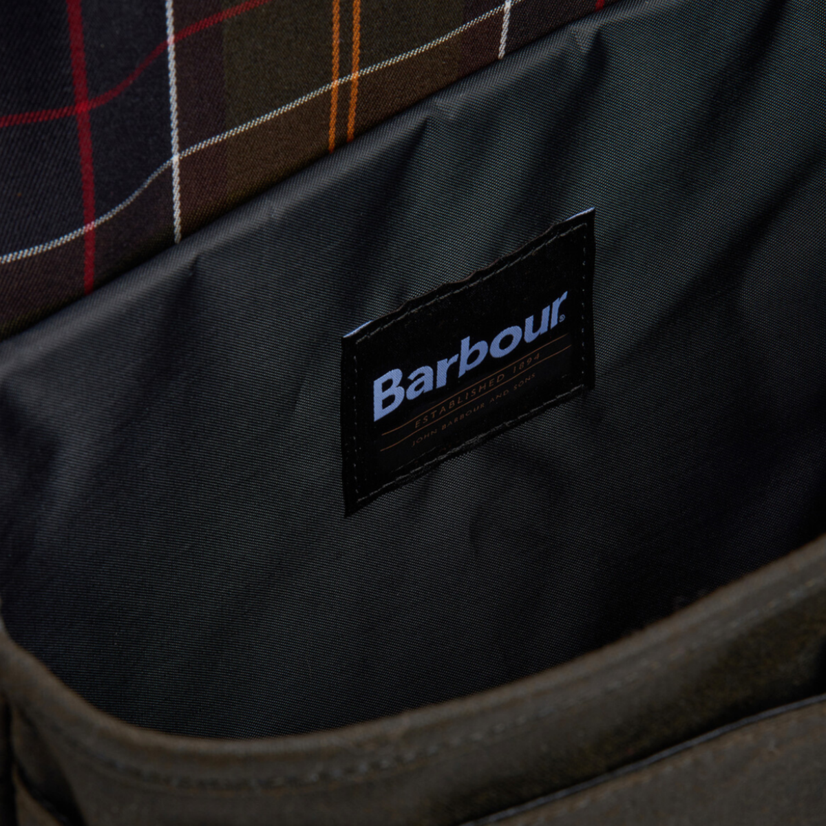 Barbour Field Wax Messenger Bag | Olive